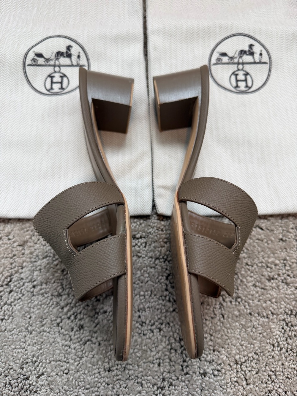 Authentic Hermes Oasis Slide Mules in Taupe Leather Sz 38 - Picture 3 of 8